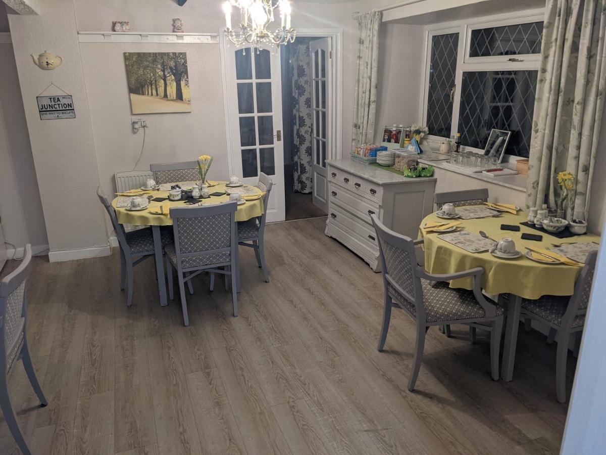Cwmbach Guest House Neath Esterno foto